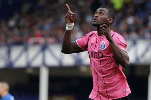 Doblete de Jackson Martínez le dan la victoria al Oporto