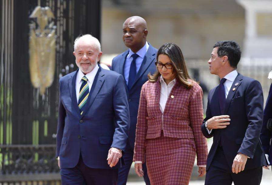 El presidente de Brasil, Lula da Silva, en el recibimiento con honores militares que se llevó a cabo en la Casa de Nariño.