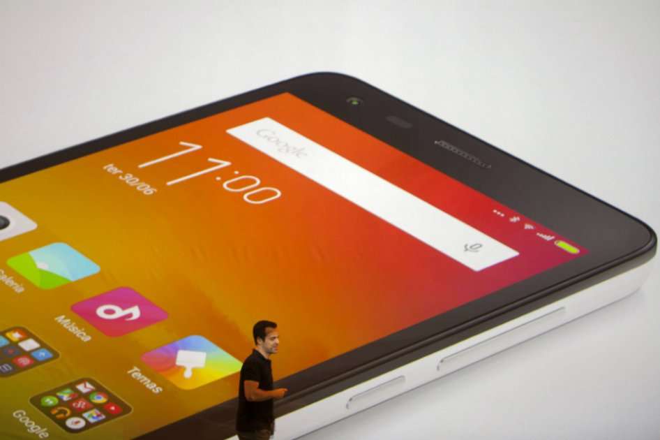 El vicepresidente mundial de la firma Xiaomi, Hugo Barra, habla durante la presentación de la empresa en Brasil. / EFE