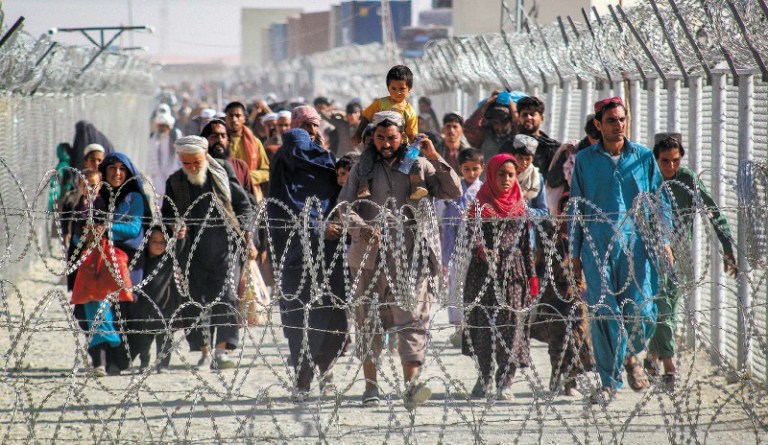 ONU espera hasta medio millón de refugiados afganos adicionales en 2021