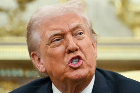 Juez de EE. UU. ordena detener el cálculo de aranceles usados por el presidente Trump