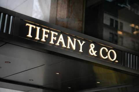 Louis Vuitton comprará Tiffany en acuerdo récord del mercado de lujo