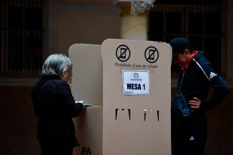 Las dudas que rodean los acuerdos electorales de los grupos armados ilegales con el Gobierno