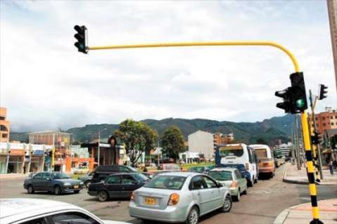 Semáforos en varios puntos de Bogotá están fuera de servicio