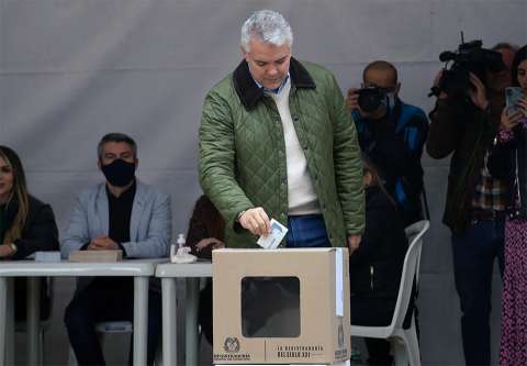 Iván Duque da inicio a la jornada de votaciones de la segunda vuelta presidencial