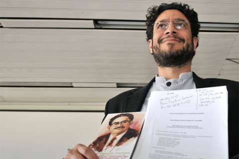 Rifirrafe entre Iván Cepeda y militares retirados por acusación contra Manuel Cepeda