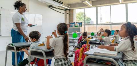 Estos son los títulos y carreras que sirven para aplicar a concurso docente en Colombia 2026