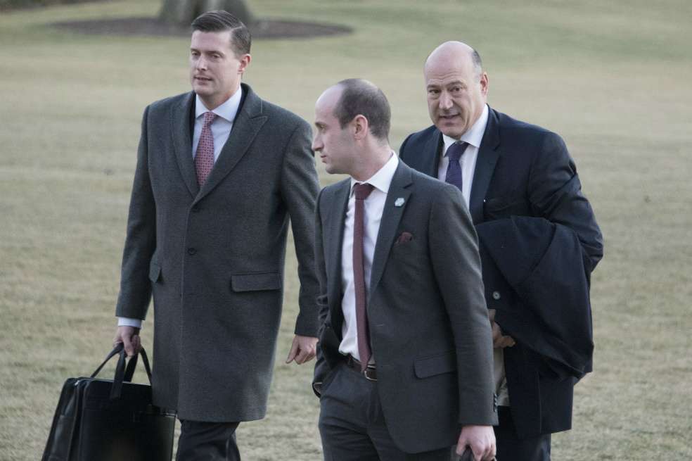 En el centro, el consejero presidencial del presidente de EE.UU. Stephen Miller. / EFE