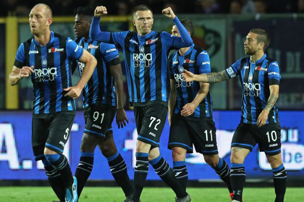 Los jugadores de Atalanta celebran uno de los goles con los que vencieron este jueves a la Fiorentina. / EFE