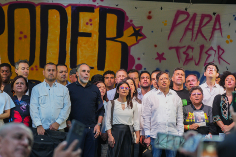 Isabel Zuleta se salvó de muerte política por “tarimazo” de Petro con capos de Antioquia