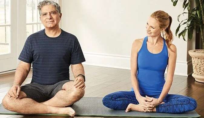 Deepak Chopra y Sarah Platt-Finger