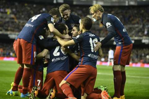 Atlético de Madrid venció a Valencia y no le pierde pisada a Barcelona