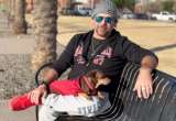 Mensaje inesperado: hombre recupera a su perro después de ocho años de búsqueda