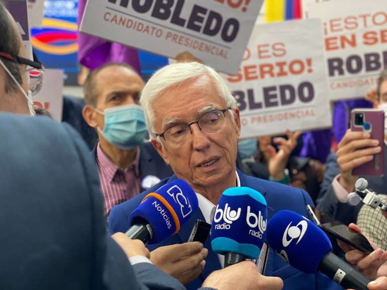 Robledo exaltó la recuperación del aparato productivo, la defensa del agro y la industria nacionales, la generación de fuentes de empleo, la lucha contra la corrupción y la profundización de los derechos democráticos de la ciudadanía como las principales banderas de su candidatura.