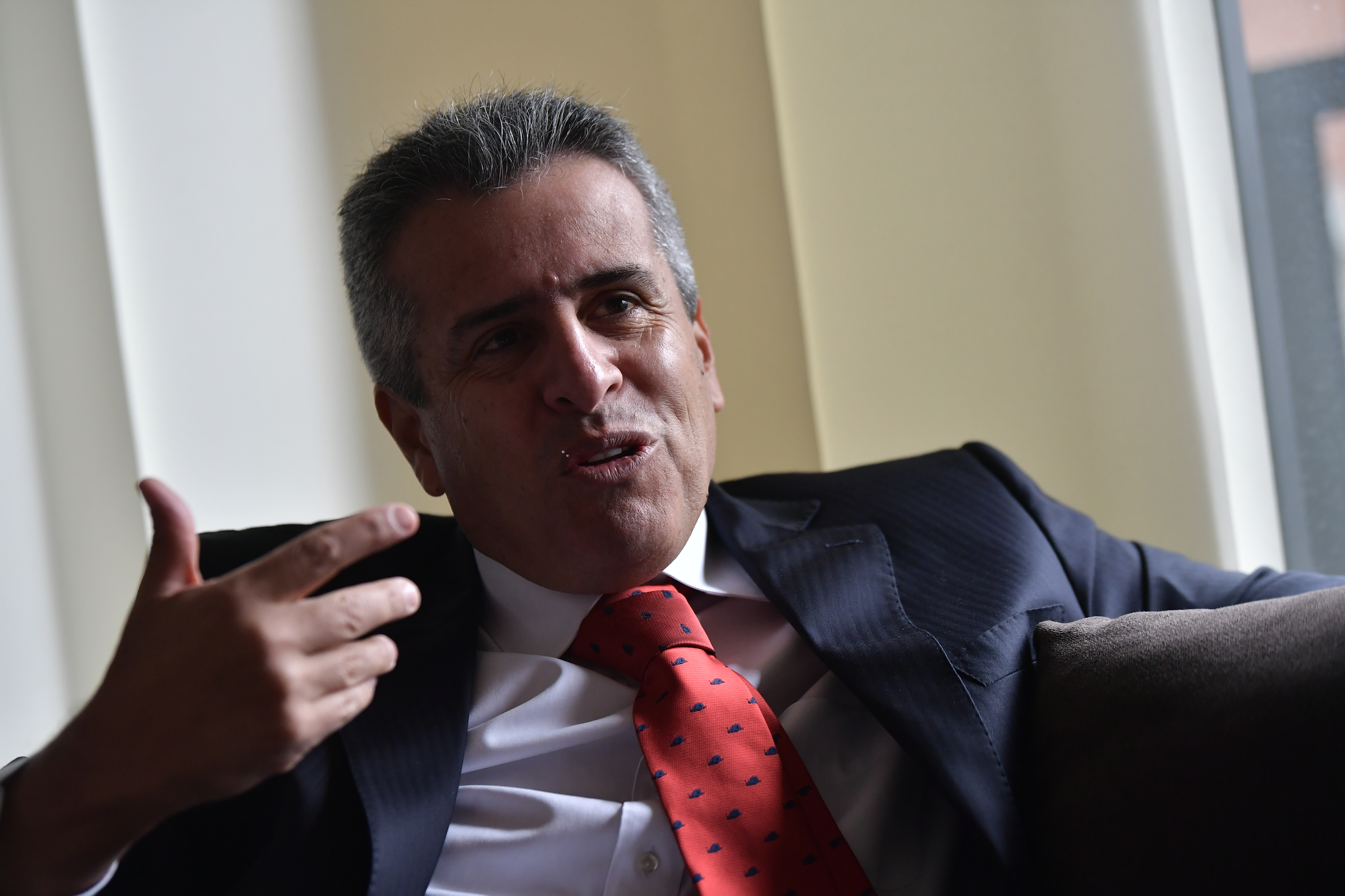 Senador de la república y pre candidato presidencial durante entrevista