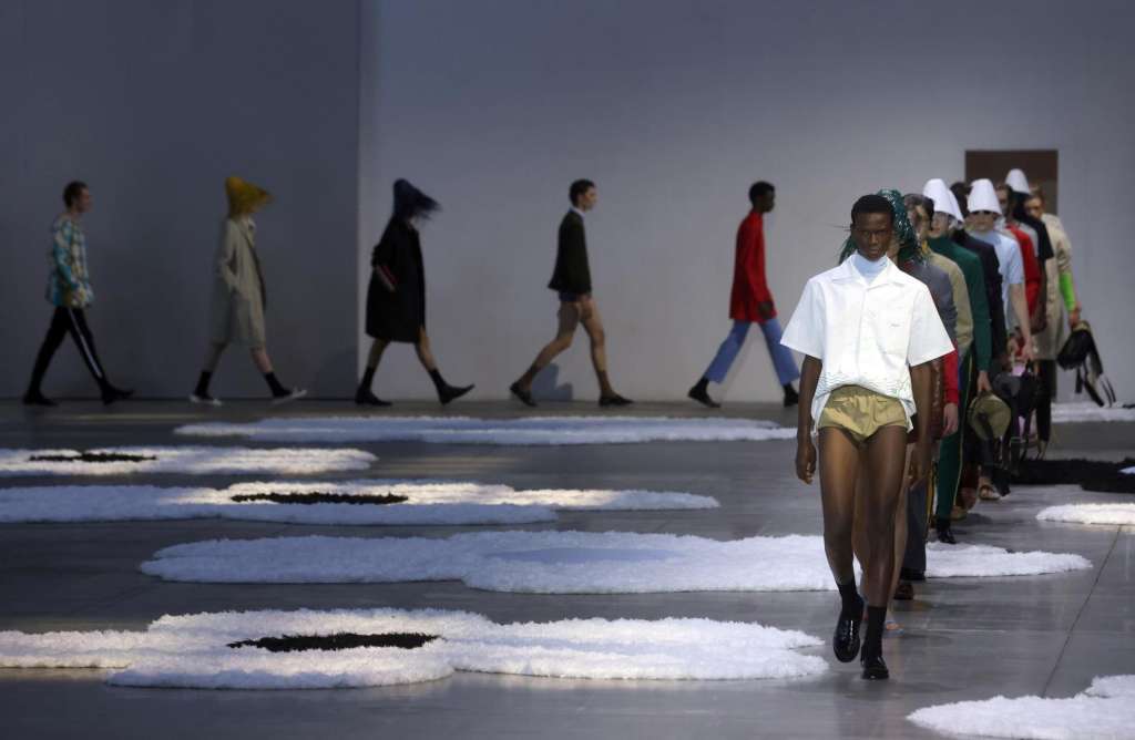 MILAN (Italy), 22/06/2025.- Models present creations by Prada for the Ready-to-wear Spring-Summer 2026 collection during the Milan Fashion Week, in Milan, Italy, 22 June 2025. (Moda, Italia) EFE/EPA/MATTEO BAZZI