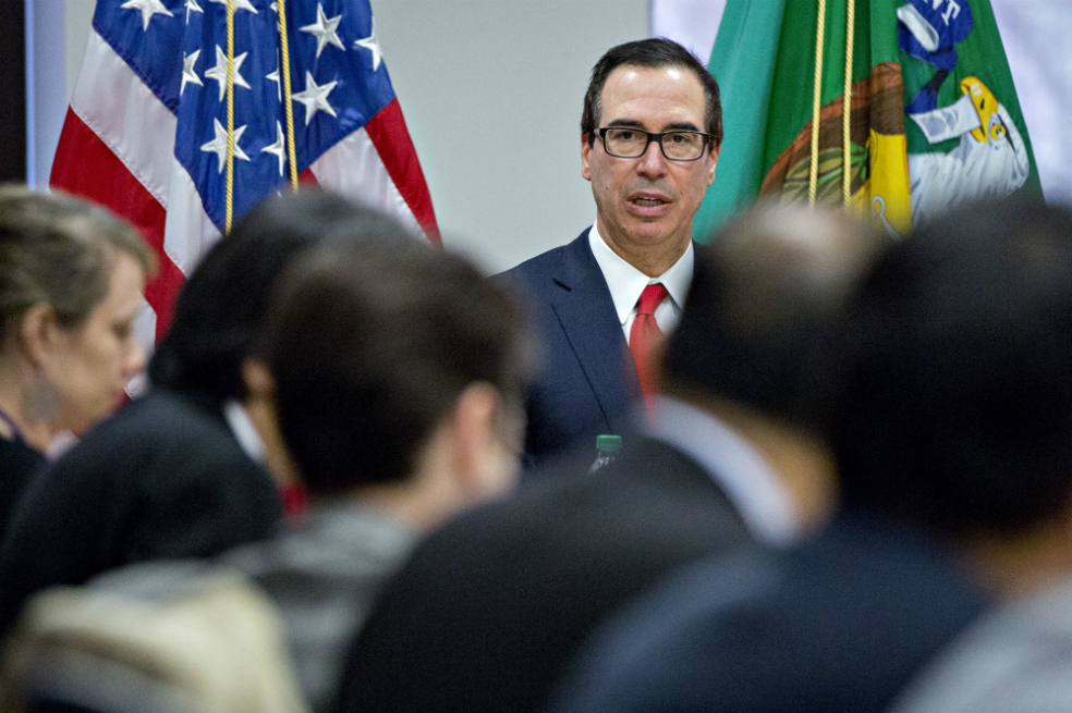 Steven Mnuchin, secretario del Tesoro de Estados Unidos, alertó sobre el crecimiento de los desequilibrios económicos mundiales e instó al FMI a atacar esta problemática. / Bloomberg