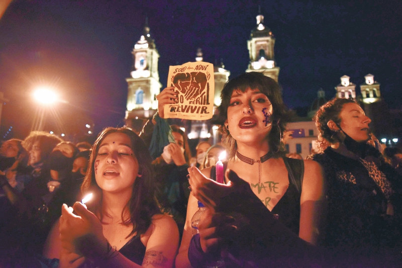 La concentración comenzó en el Parque Nacional y su recorrido terminó en la Plaza de Bolívar, con una velatón por las mujeres víctimas de violencia de género y feminicidio. / Diana Sánchez M.