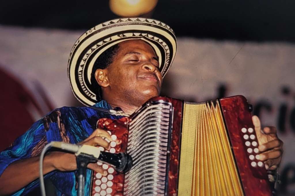 Omar Geles también ostentó la anhelada corona de “Rey Vallenato”, obtenida en el año 1989, durante el concurso organizado por el Festival de la Leyenda Vallenata.