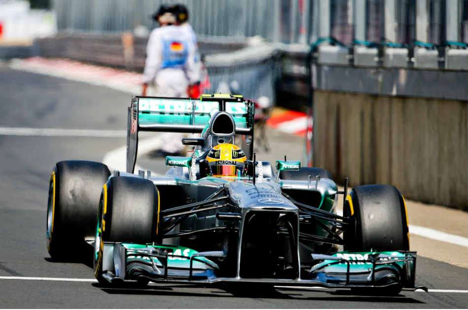 Hamilton logró la 'pole' y es favorito a ganar en Alemania.