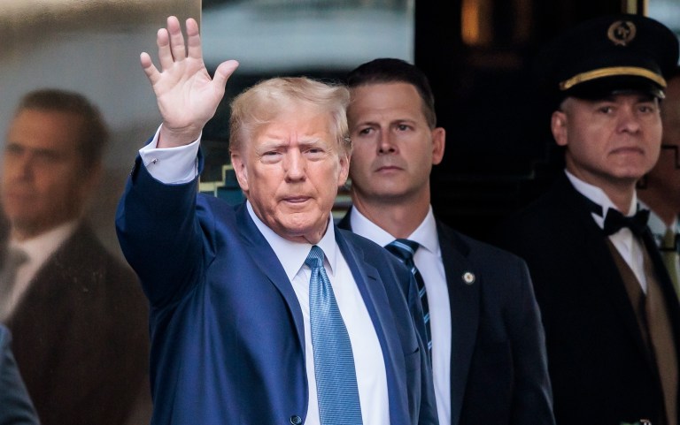 Trump comparece de nuevo, por otro caso, ante la justicia en Nueva York