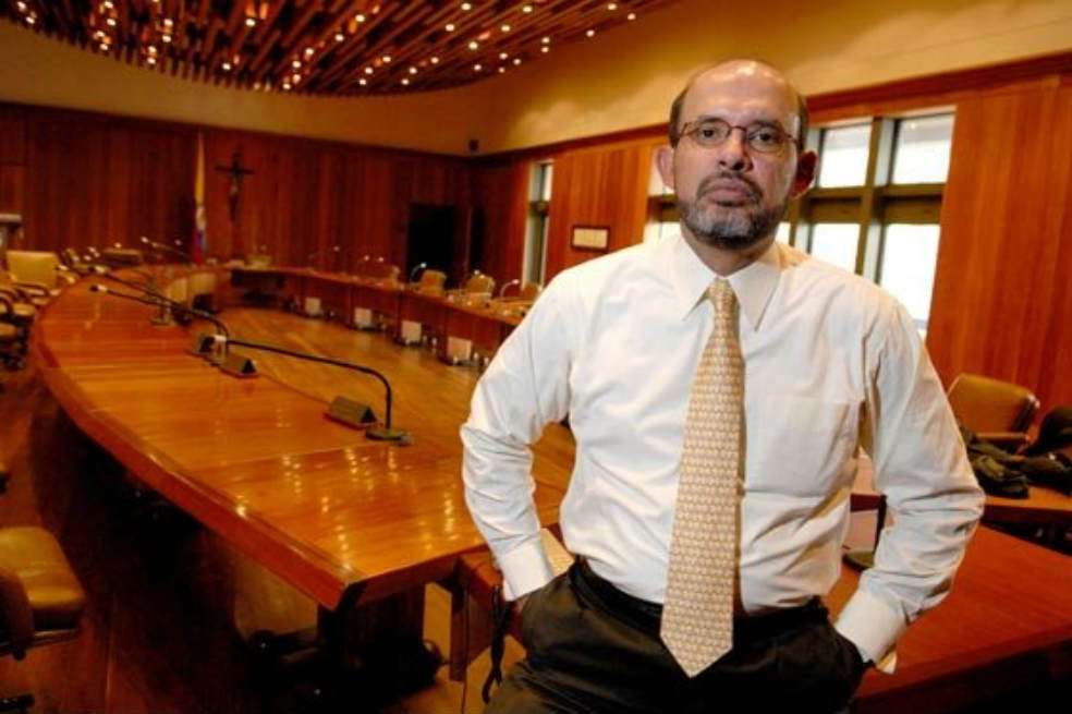 “Soy absolutamente inocente”, fueron las únicas palabras del exmagistrado Francisco Ricaurte a la entrada al búnker del ente investigativo. / Archivo El Espectador.