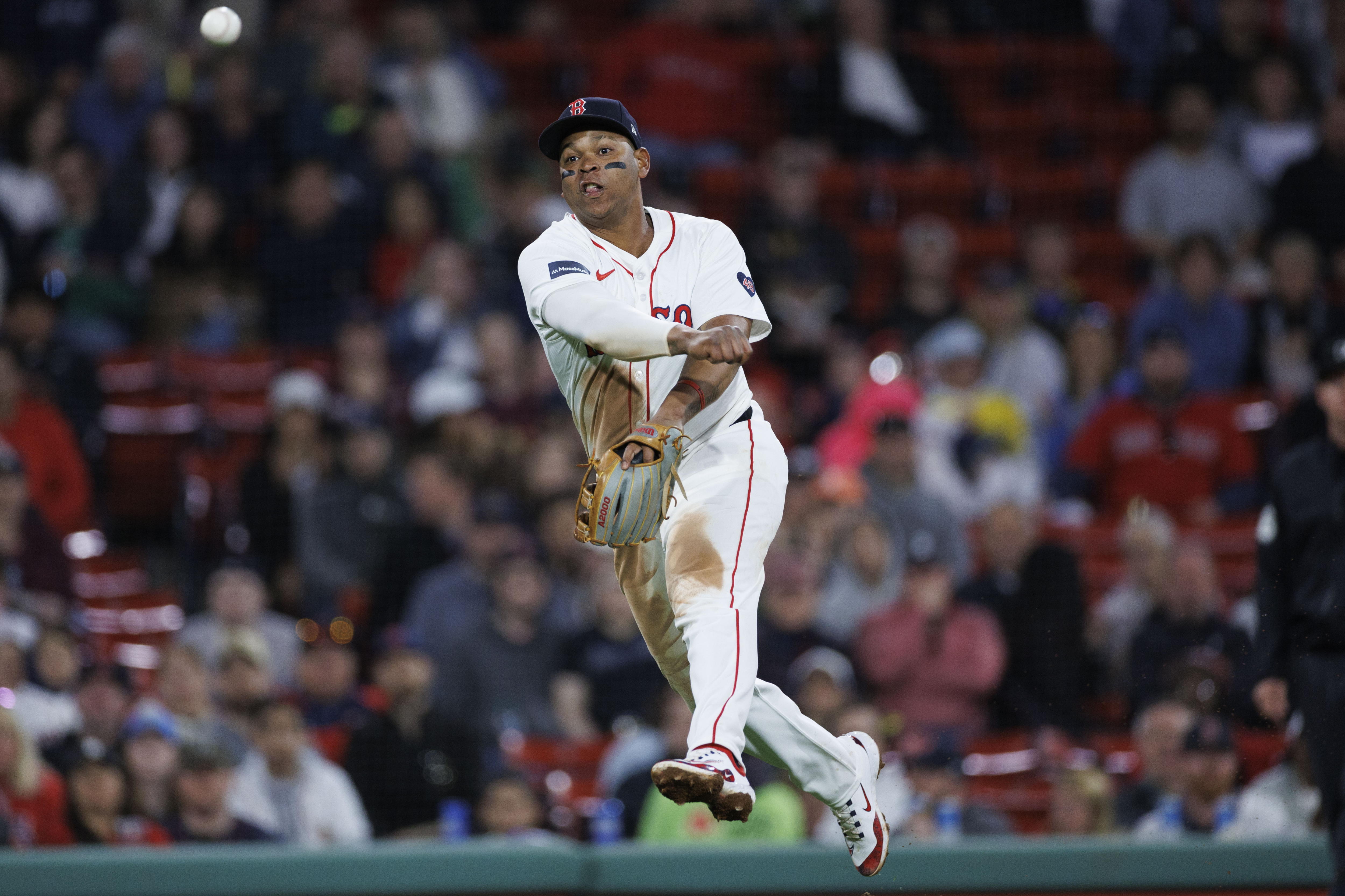 Boston (United States), 14/05/2024.- Boston Red Sox third base Rafael Devers makes a throw to first base during the fifth inning of the MLB game between the Boston Red Sox and the Tampa Bay Rays in Boston, Massachusetts, USA, 13 May 2024. EFE/EPA/CJ GUNTHER