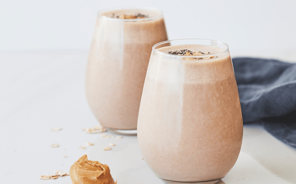 Smoothie de banano, nueces y cacao