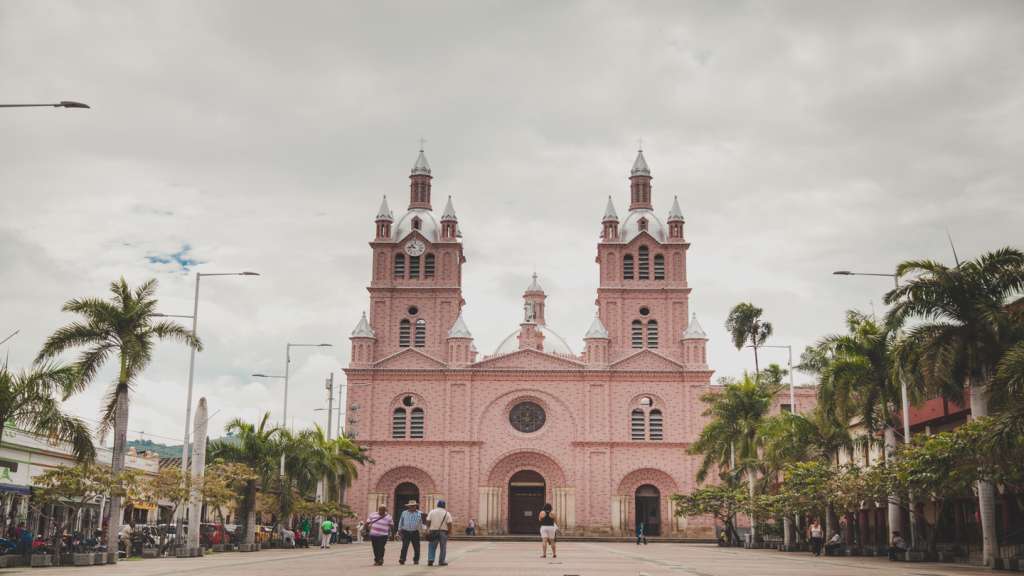 Conocida como "La ciudad señora de Colombia", este lugar fue el primer pueblo patrimonio del departamento. Es considerado por muchos como la meca del turismo religioso, con monumentos como la Basílica Menor del Señor de los Milagros, que es visitado por más de un millón de personas anualmente.