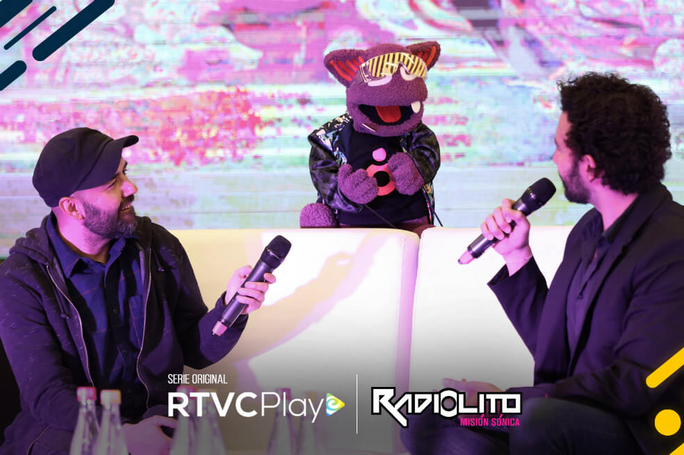 En cada capítulo de la serie, Radiolito tiene la oportunidad de descubrir cómo es el trabajo tras bambalinas de un artista o banda que quiere sacar adelante su proyecto musical. / Cortesía