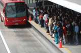 Denuncian retrasos de hasta 40 minutos en Transmilenio por falta de personal
