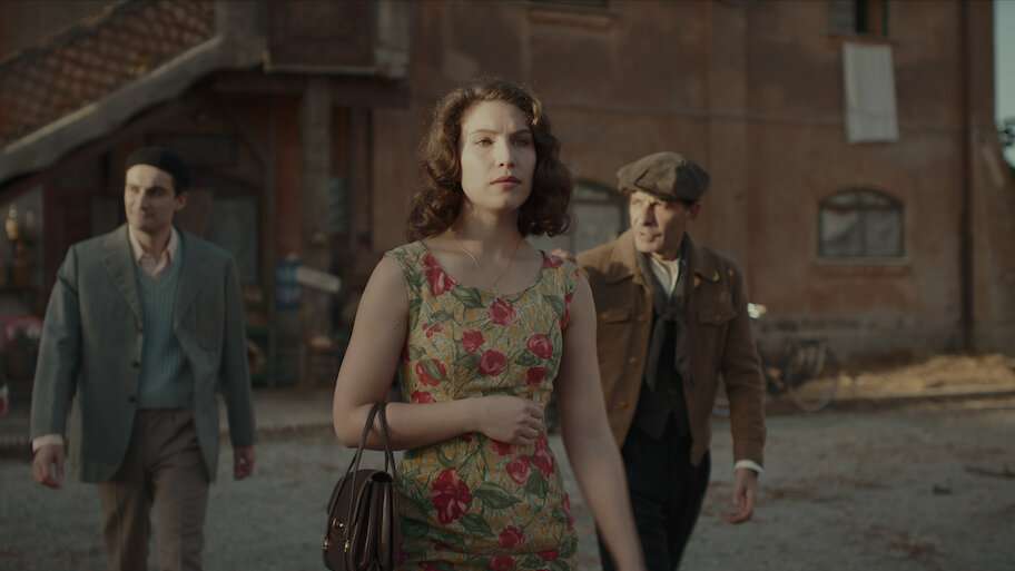La miniserie italiana de cuatro episodios fue creada por Leonardo Fasoli y Stefano Sollima,. Detalles.