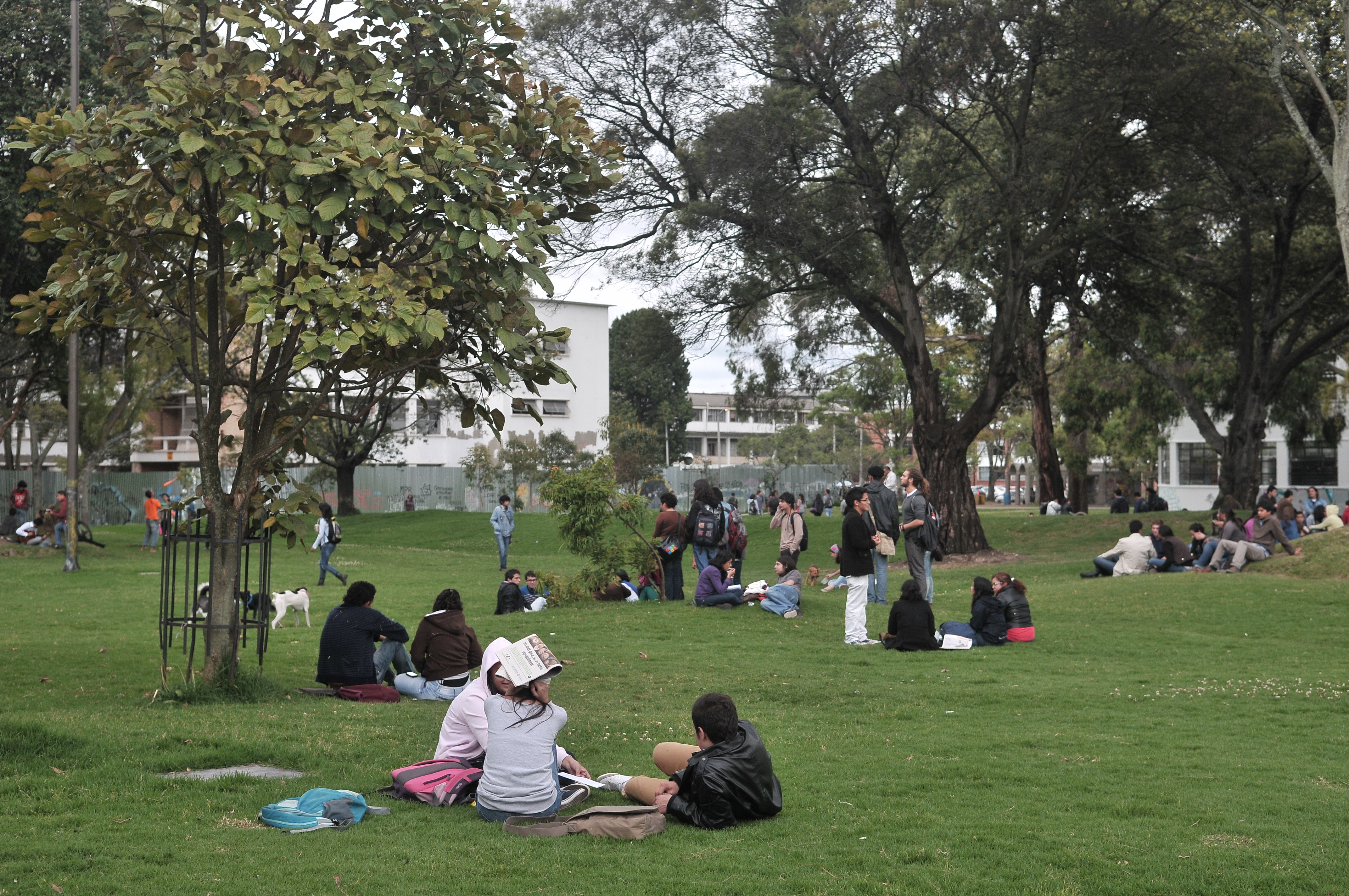 Aspectos del interior de esta universidad ubicada en Bogotá durante el regreso a clases, dentro de sus instalaciones se destaca la plaza del Che Guevara