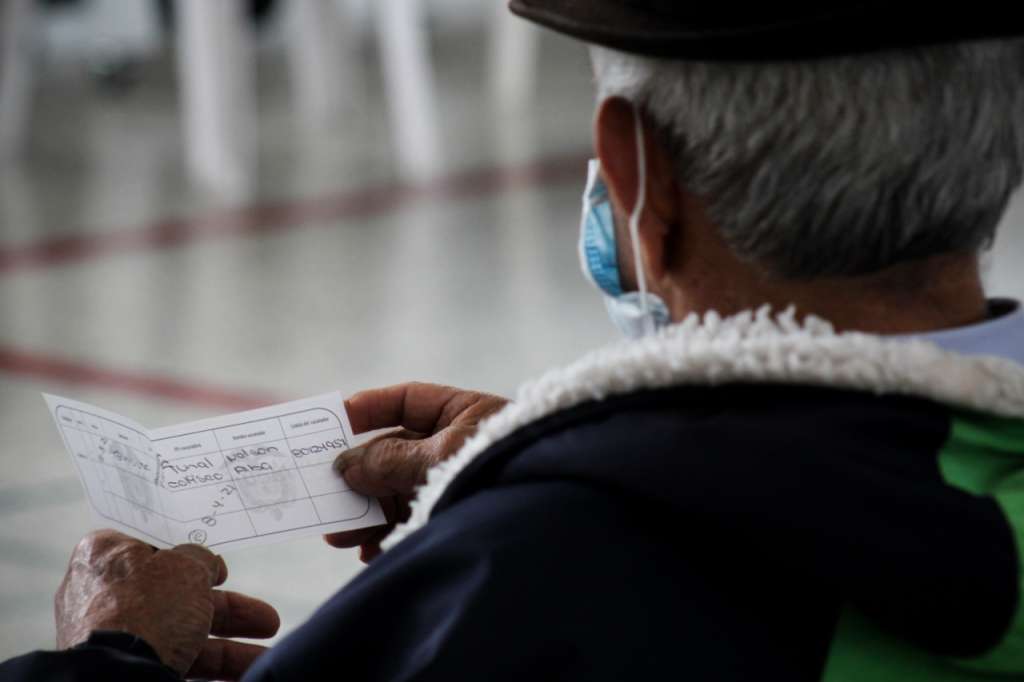 Jornada de vacunación realizada en el polideportivo del Tunal, con capacidad de atender a más de 700 adultos mayores para la aplicación de la vacuna contra el COVID-19.