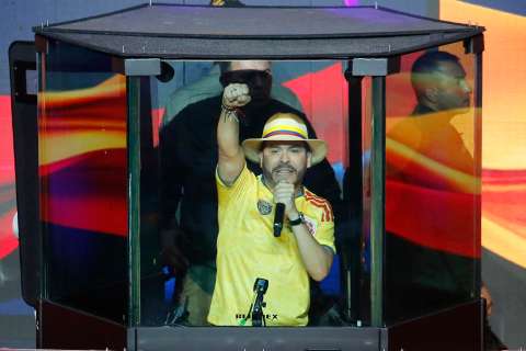 Prohíben a Abelardo de la Espriella usar la camiseta de la Selección Colombia en campaña