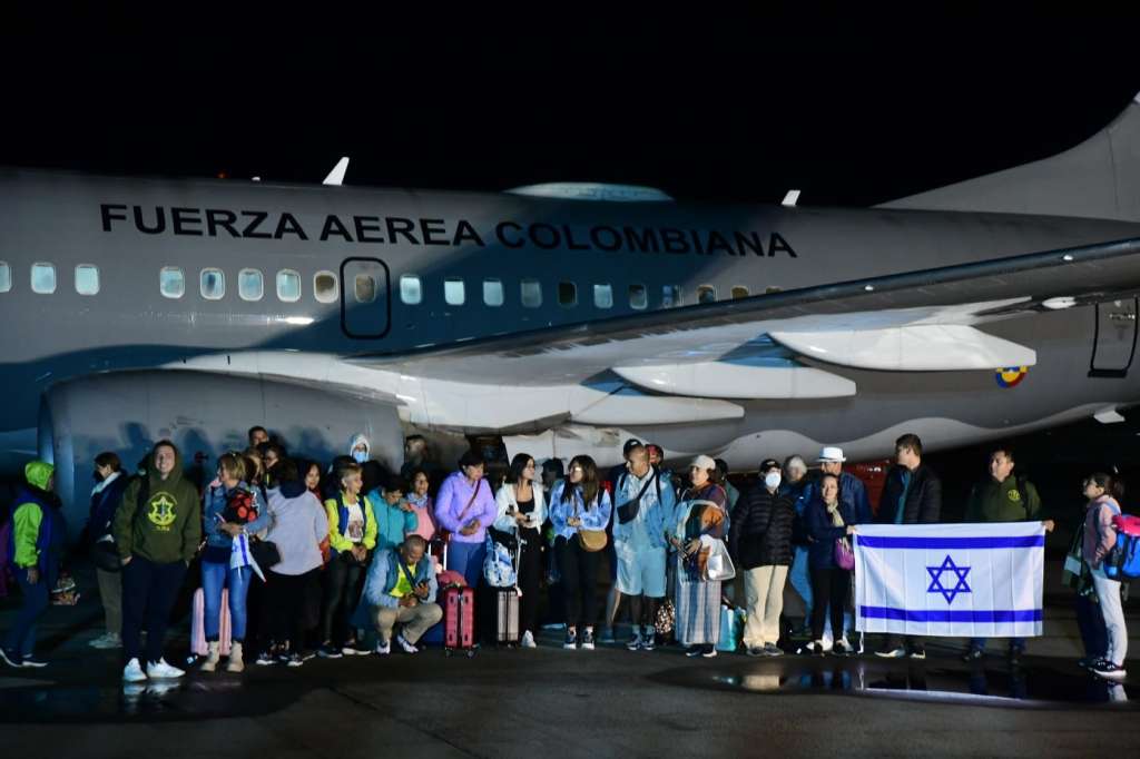 Llegada colombianos repatriados desde Israel
