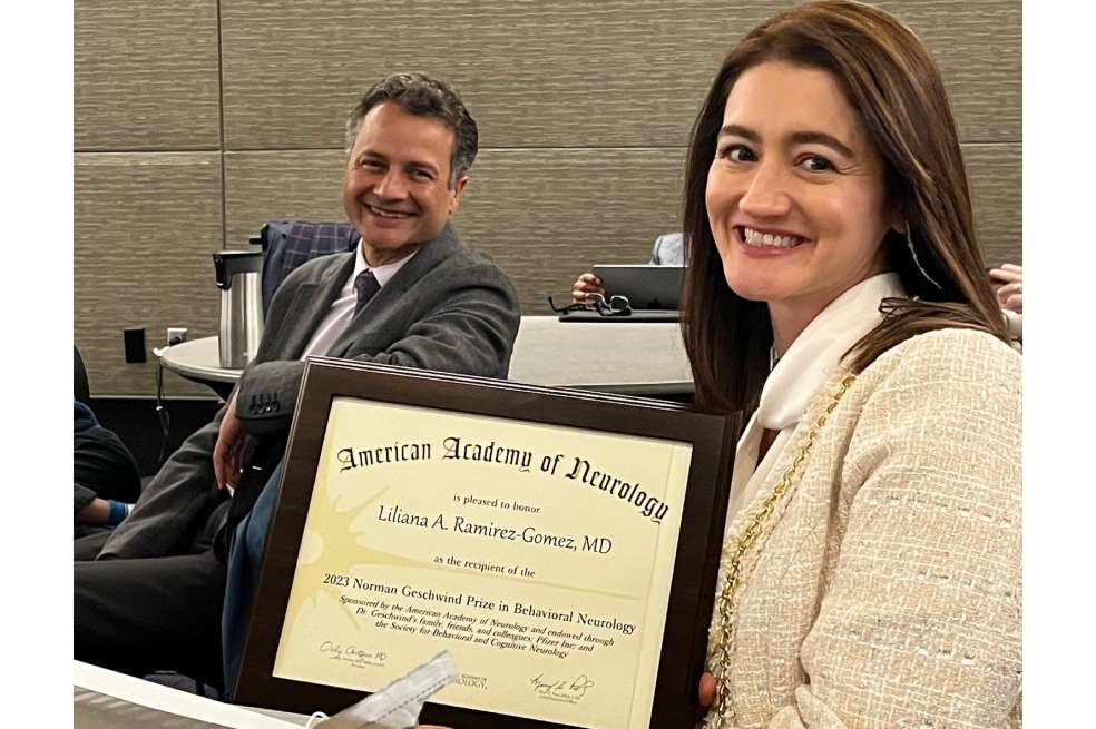 Es la primera latina en ser reconocida con el premio Norman Geschwind Prize.