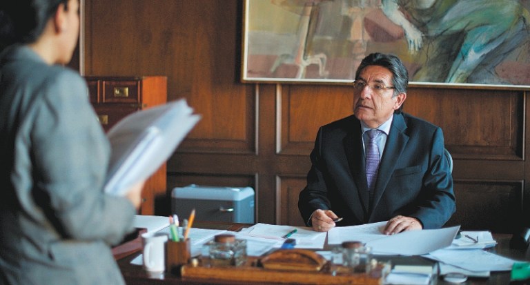 La suplantación que afectó a la hija del exfiscal Néstor Humberto Martínez