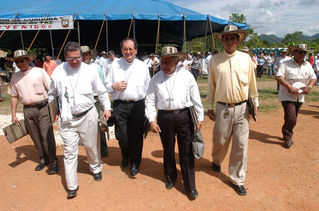 Los representantes de la Iglesia fueron monseñor Jorge Leonardo Gómez Serna, monseñor Julio César Vidal, monseñor Germán García Isaza, monseñor Luis Augusto Castro y los padres Leonidas Moreno y Darío Echeverry.