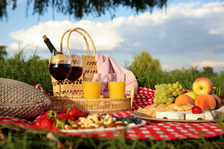 Sorprende a esa persona especial con este delicioso “picnic” para San Valentín