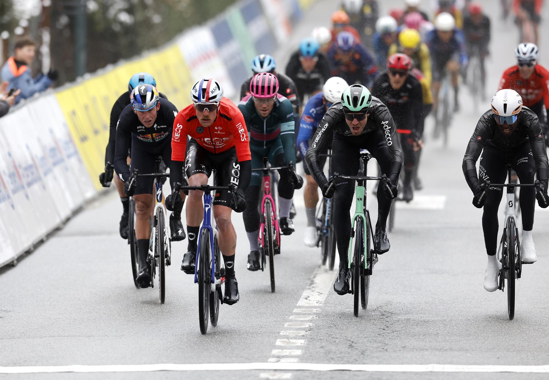 ISOLA (France), 14/03/2026.- Dorian Godon of INEOS Grenadiers team sprints on his way to win the 7th stage of the Paris-Nice cycling race over 47km from Pont Louis Nucera to Isola, France, 14 March 2026. (Ciclismo, Francia, Niza) EFE/EPA/SEBASTIEN NOGIER