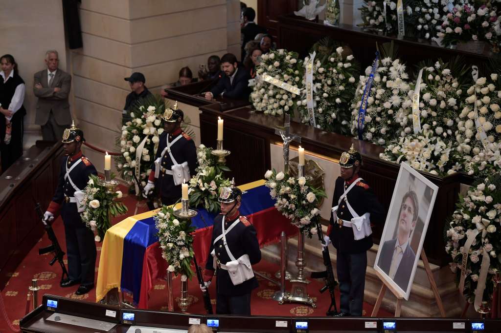 Homenaje al senador y precandidato presidencial Miguel Uribe Turbay en el salón Elíptico del Capitolio Nacional, sede del Congreso de la República.
