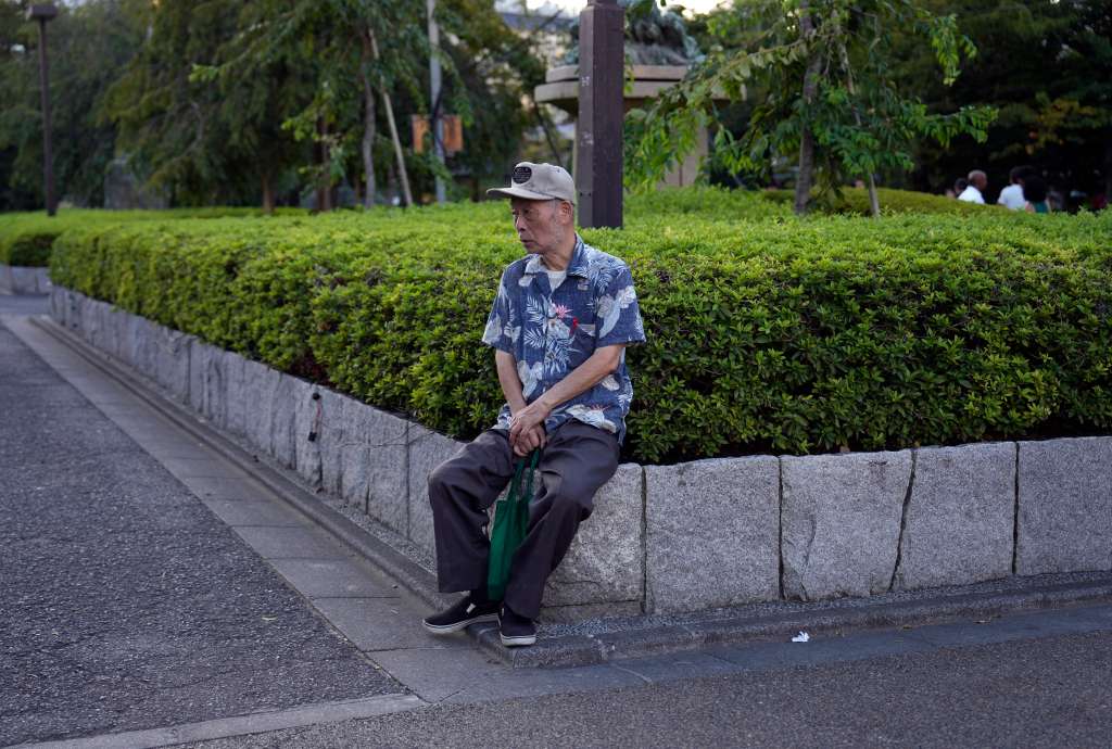 Tokyo (Japan), 18/09/2023.- An elderly sits at Asakusa district in Tokyo, Japan, 18 September 2023, during the Respect for the Aged Day. According to data released by the government on 17 September, the number of people aged 80 and above reached 10 percent of Japan's population for the first time. (Japón, Tokio) EFE/EPA/FRANCK ROBICHON