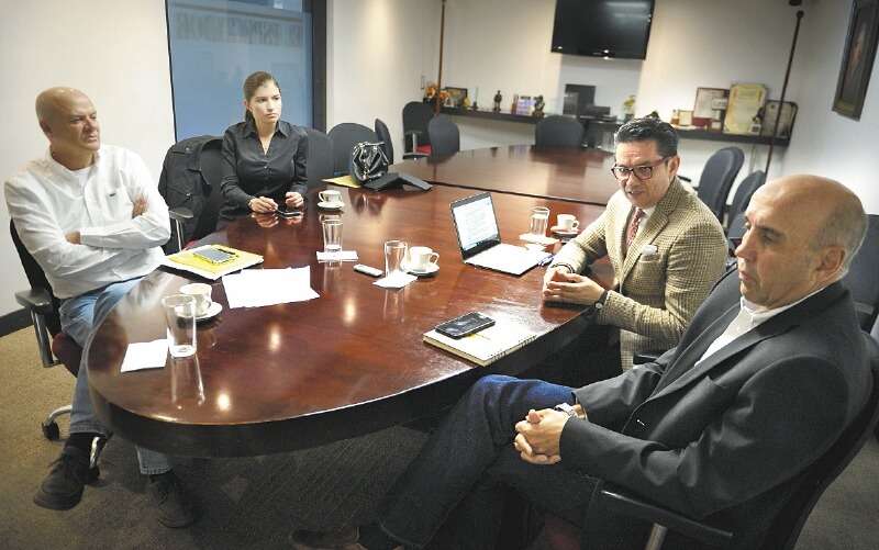 Dairo García (izq.), Juan Diego Blair (der. abajo) y Jaime Rojas (der. arriba), voceros de Gisaico. / Nelson Sierra - El Espectador