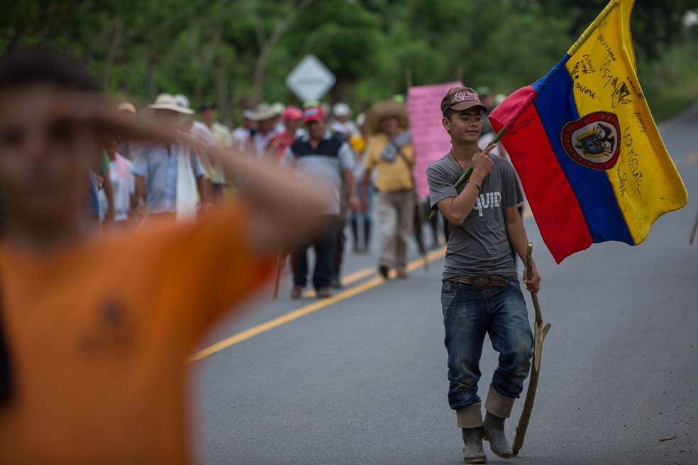 En el sector de Remolinos, localizado en el municipio de Belen de Umbría (Risaralda), cientos de campesinos se concentraron ayer exigiendo mejores condiciones de trabajo en el campo./ Édison Sánchez.
