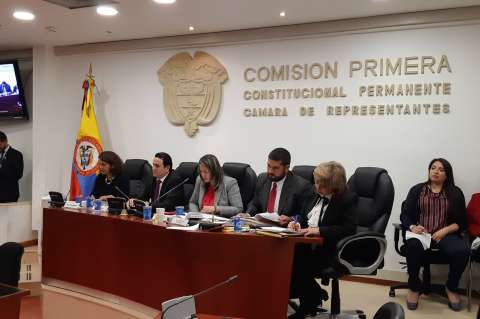 Se queda sin oxígeno proyecto para reducir salarios de congresistas