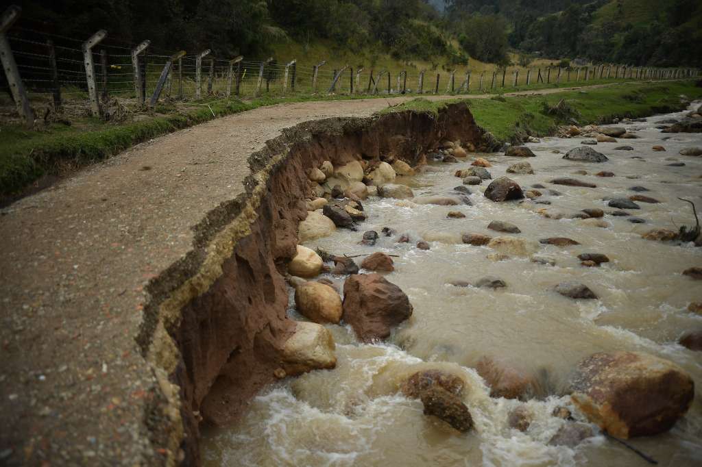 Aspectos de los estragos que ha dejado la temporada invernal en Usme, derrumbes e inundaciones las principales afectaciones a causa del invierno