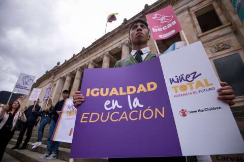 En fotos: frente al Congreso, jóvenes pidieron garantías de educación para niños
