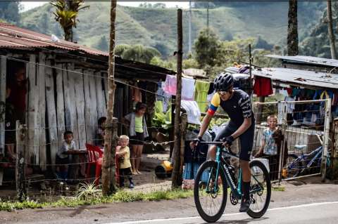 ¡Lo logró! El Sherpa cruzó de Mariquita a Barranquilla en bicicleta en 38 horas