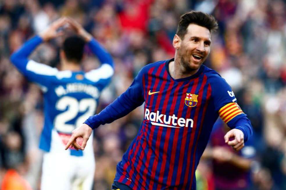 Messi celebra uno de los goles que anotó este sábado contra Espanyol. / EFE